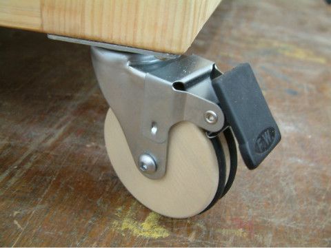 이동에 편리하도록 역시 헤펠레 바퀴를 달았구요